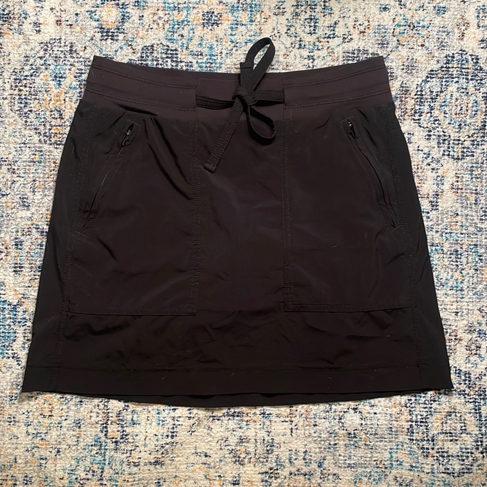 Athleta black Chelsea Cargo Skort Size 4